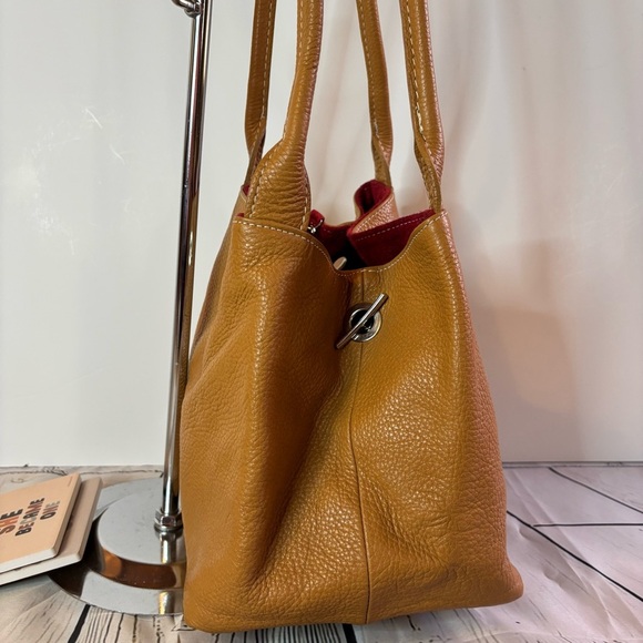 Pebbled Leather Tan Bucket Bag Red Suede Interior w/ attached Suede Cosmetic Bag - Picture 6 of 12